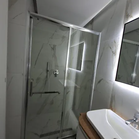 Oneluxury Apartman *